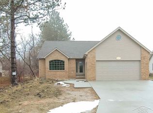 803 Whispering Pnes, Bay City, MI 48708