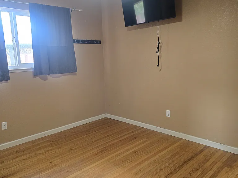 588 Moraga Dr — Photo 10