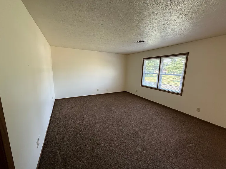 3743 N 250 W — Photo 2