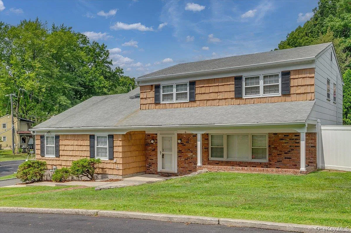 4 bed, 2.5 bath, 2131 sqft, $7,500 — Photo 1