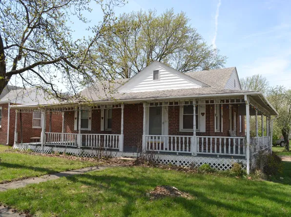 201 SW 11th St, Fairfield, IL 62837