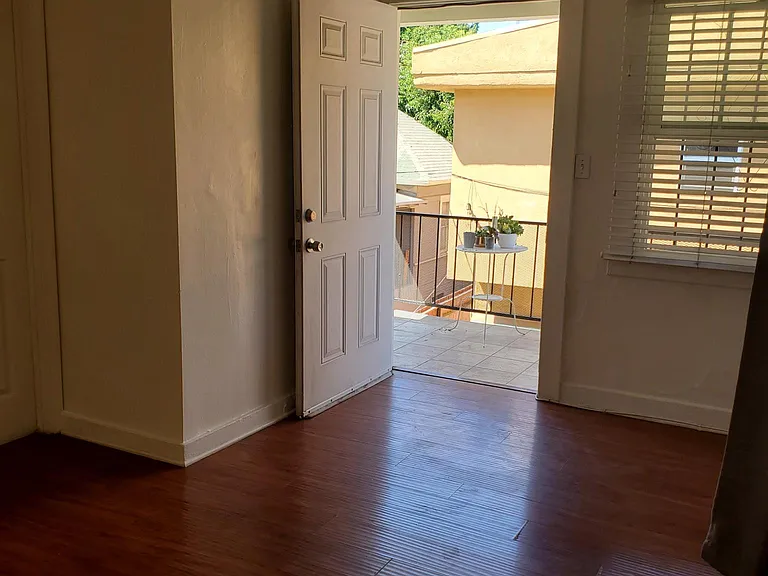 1240 W 24th St #7 — Photo 11