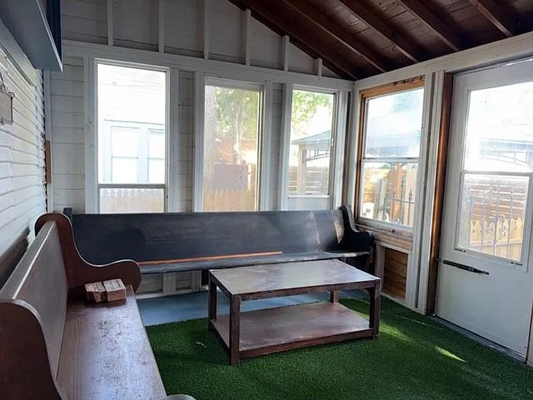415 W Franklin St — Photo 9