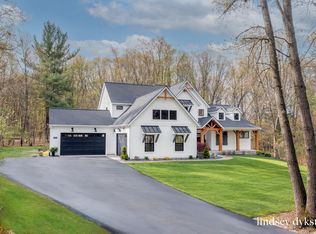 8686 Bentham Ct, Rockford, MI 49341