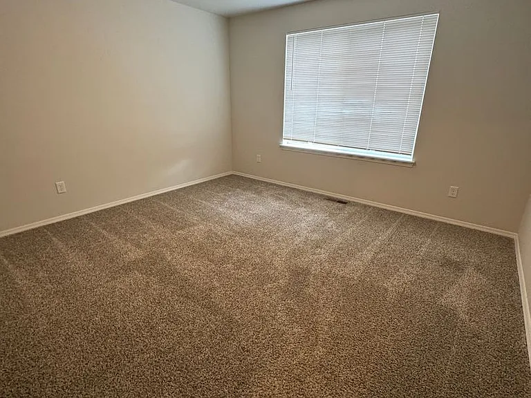 655 Chapman Rd — Photo 25