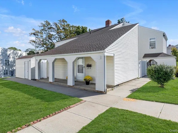 200 Lowndes Avenue #D, Huntington Station, NY 11746