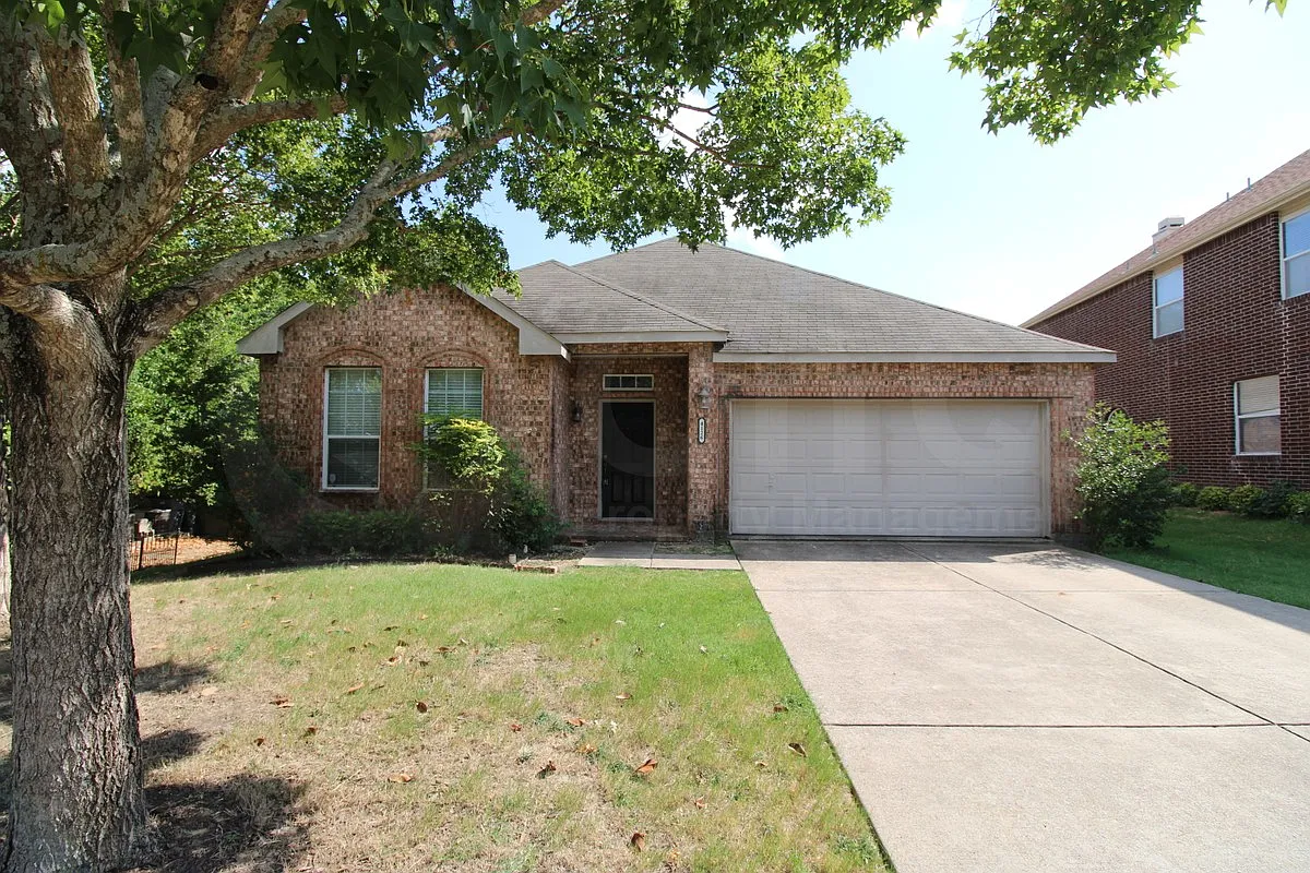 3 bed, 2.0 bath, 2186 sqft, $2,350 — Photo 1