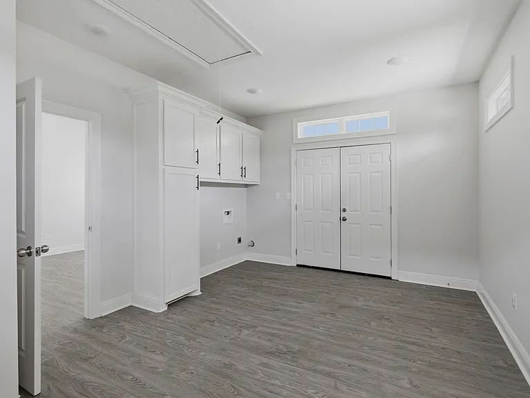 303 Lyles St — Photo 9