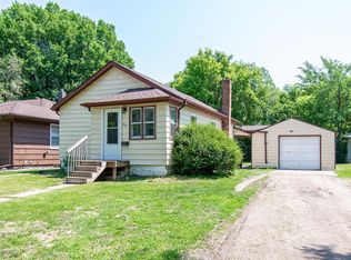 318 12th St N, Moorhead, MN 56560