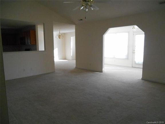 3rd image of 905 Hidden Creek Cir
