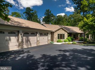 12946 Lakeland Dr, Hesston, PA 16647