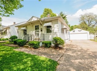 1090 N Oakcrest Ave, Decatur, IL 62522