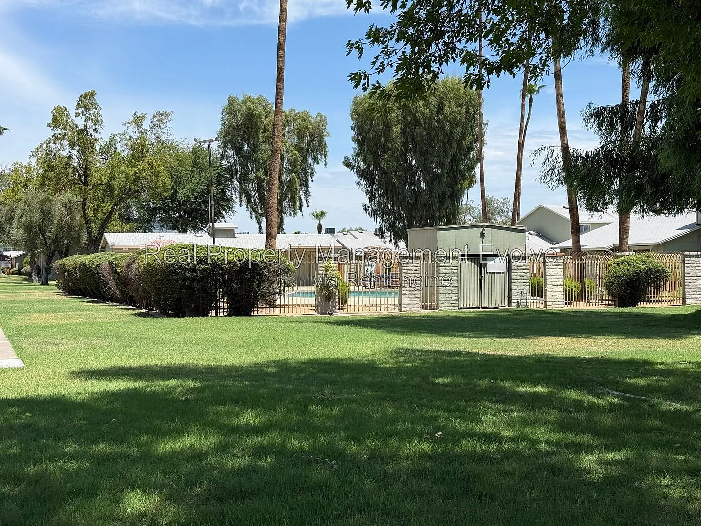 3 bed, 2.0 bath, 1196 sqft, $1,549 — Photo 2