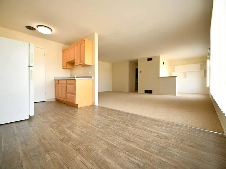 5390 Broadway — Photo 20