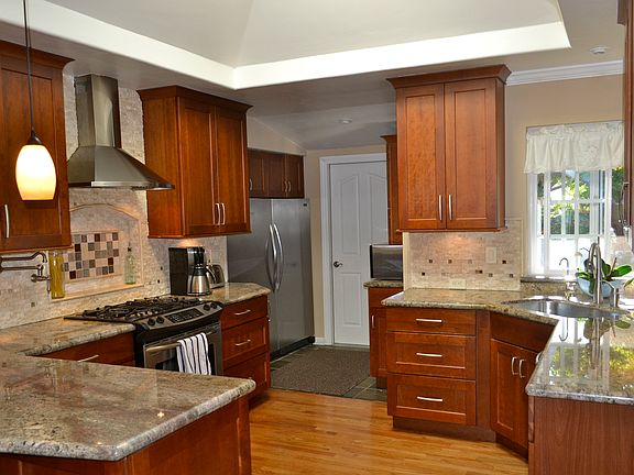 2nd image of 2552 New Jersey Ave