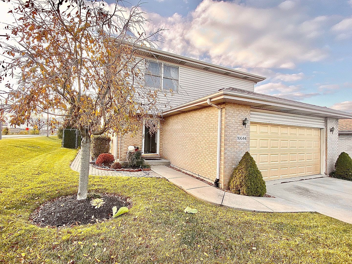 16644 Lockridge Ave, Oak Forest, IL 60452 Zillow