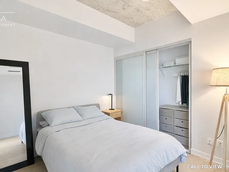 650 King St W #504 — Photo 6