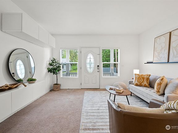3rd image of 707 Celery Avenue