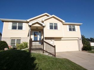 2672 SW 17th St, Lincoln, NE 68522