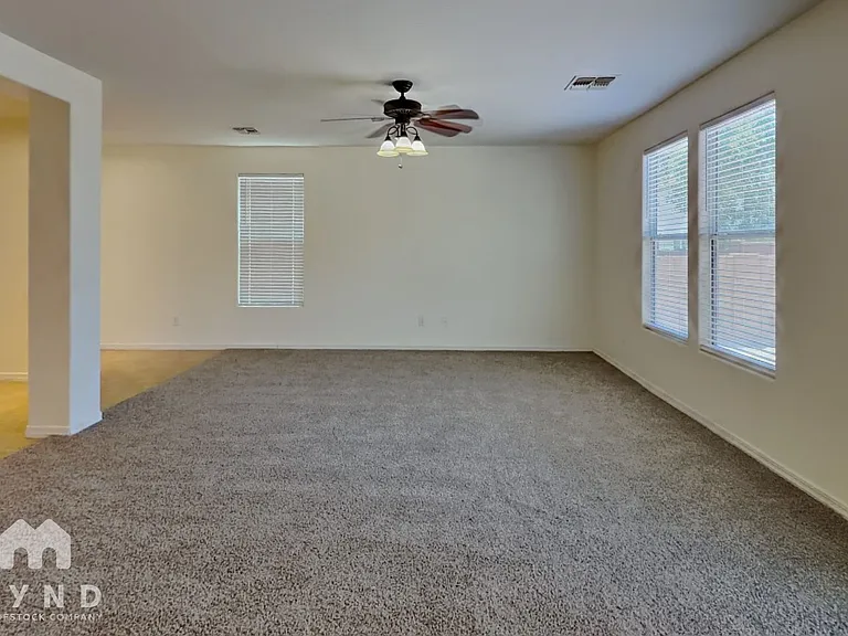 7056 S Greeneyes Ln — Photo 2