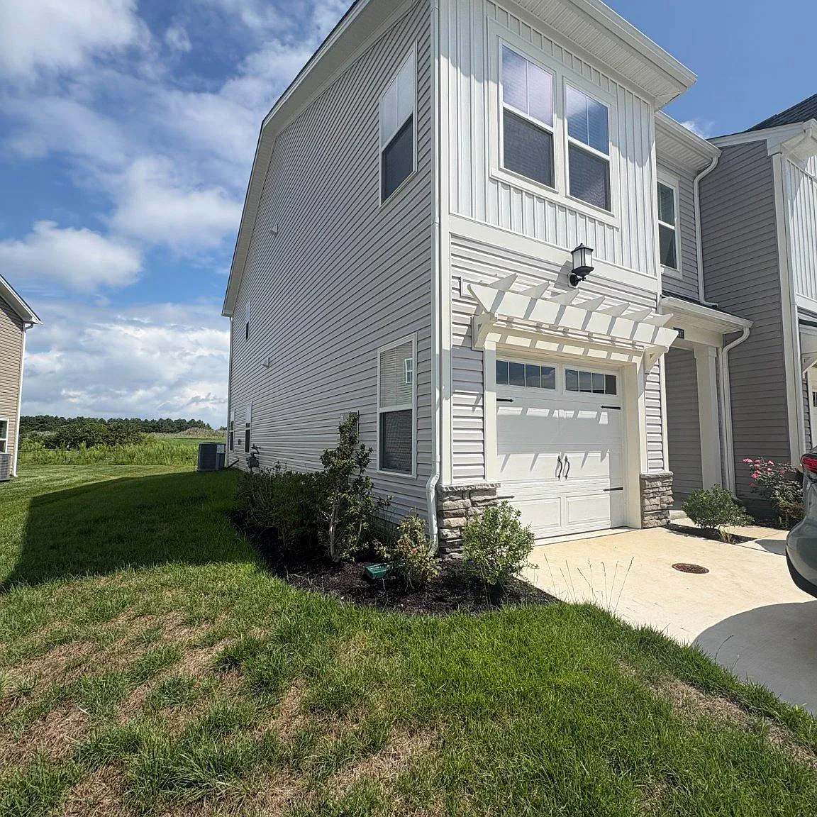 3 bed, 2.5 bath, 1584 sqft, $2,450 — Photo 2