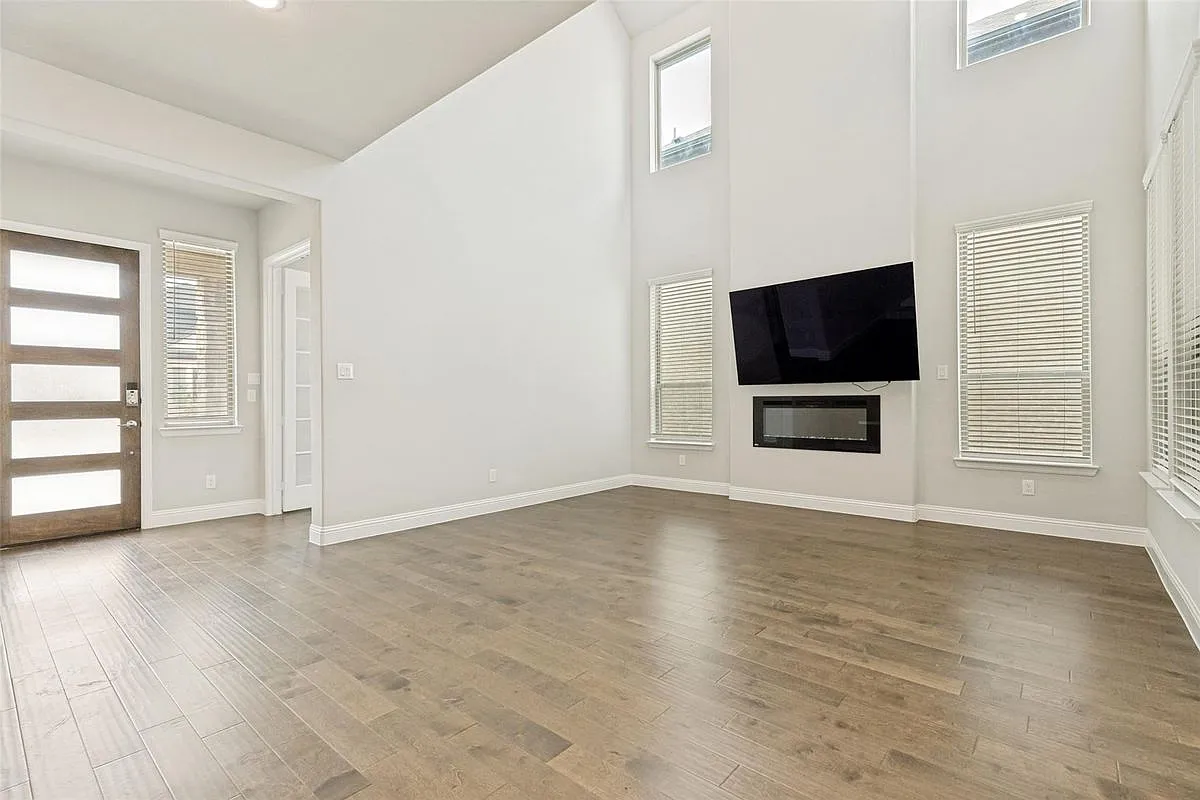 4 bed, 4.0 bath, 2717 sqft, $3,500 — Photo 4