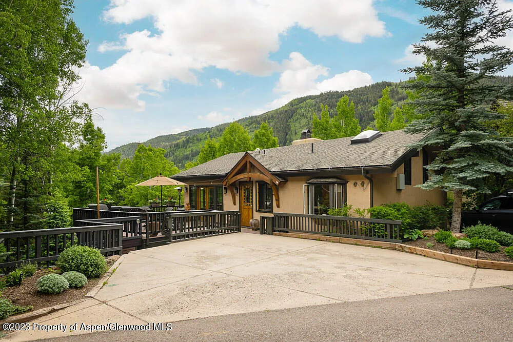 4 bed, 3.5 bath, 2769 sqft, $45,000 — Photo 2
