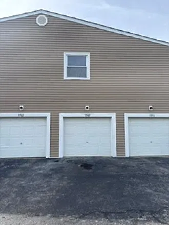 2 bed, 900 sqft, $2,100 — Photo 2
