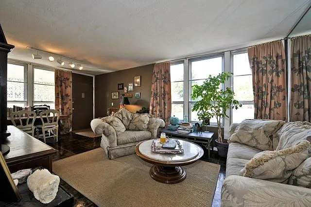 Building Photo - 3831 W End Ave #2