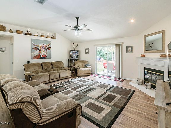 5th image of 3990 Lake Crest Ter