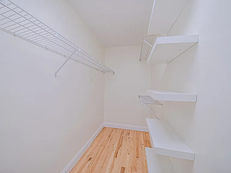 47 Columbus Dr — Photo 23