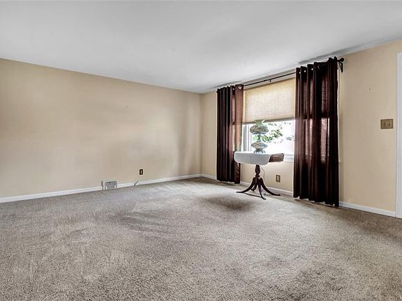 3rd image of 58 Cresthill Ave