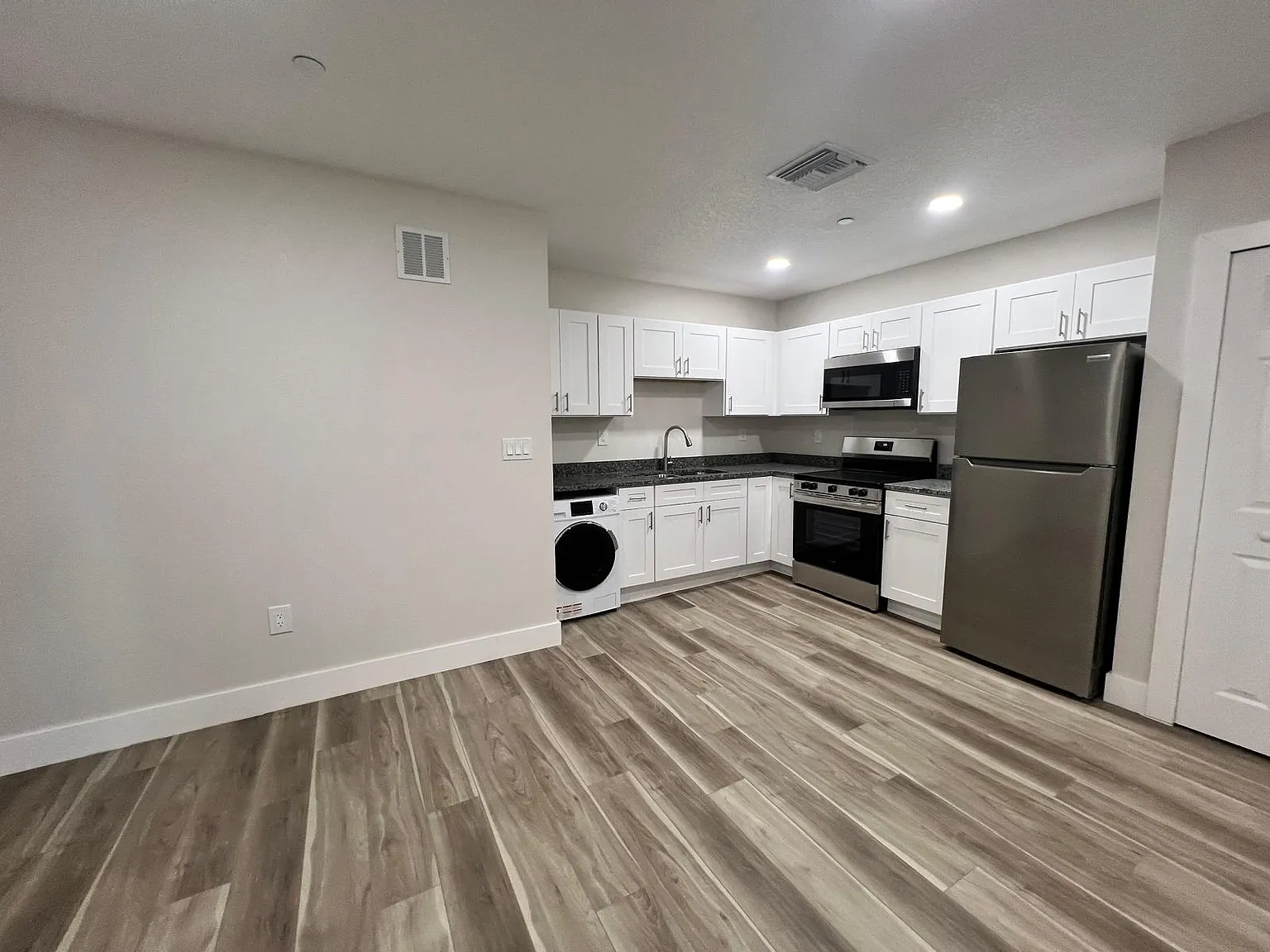 1 bed, 435 sqft, $1,100 — Photo 4