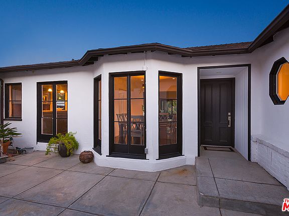 4th image of 1733 1/2 Sunset Plaza Dr