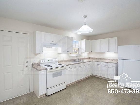 3rd image of 4121 Woodfin Cir