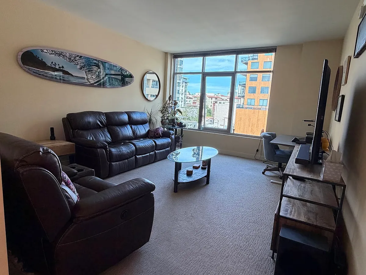 Building Photo - 425 W Beech St #859