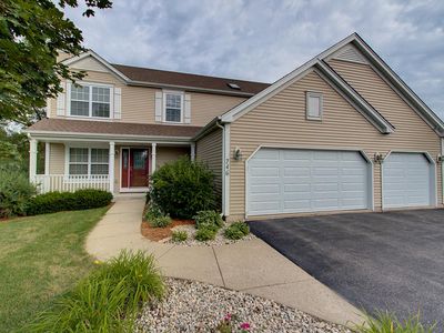 746 Oak Ridge Ln, Genoa City, WI, 53128