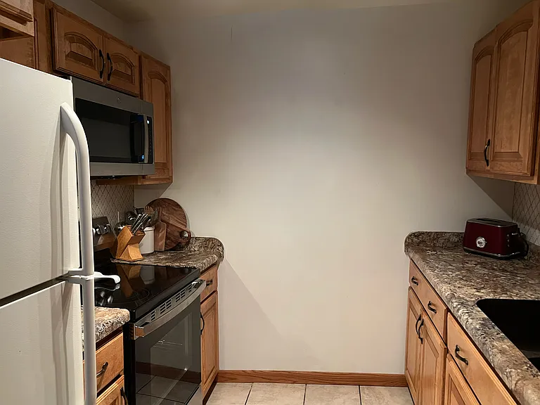 6243 Charing Cross Ln #B — Photo 8