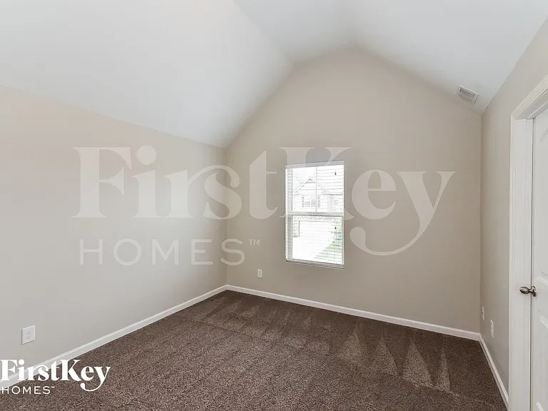 584 Dasheill Ln — Photo 11