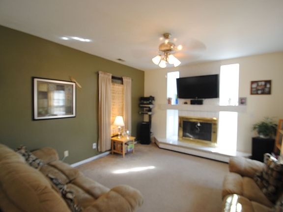 2nd image of 3717 Palace Pl