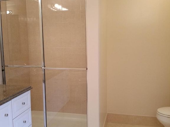 5th image of 18 Harbour Isle Dr W