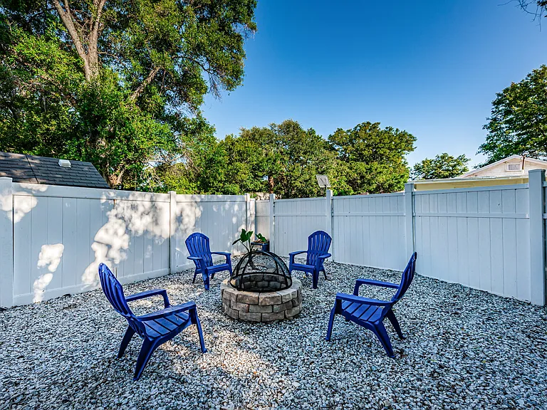 918 Hawkins St — Photo 38