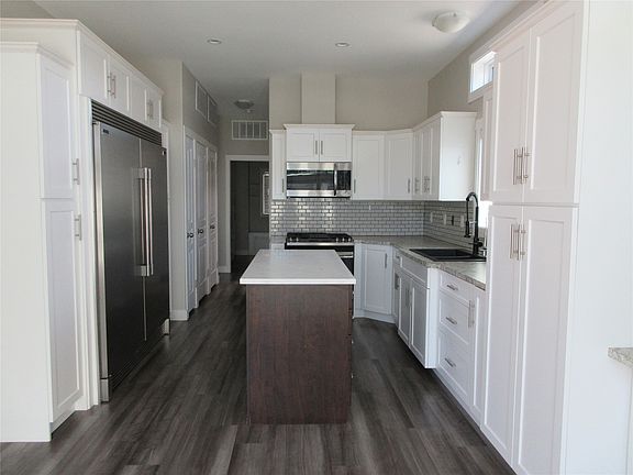 5th image of 415 Commonwealth Rd #506