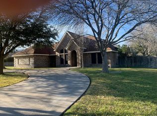 2130 Hackberry Dr, Uvalde, TX 78801