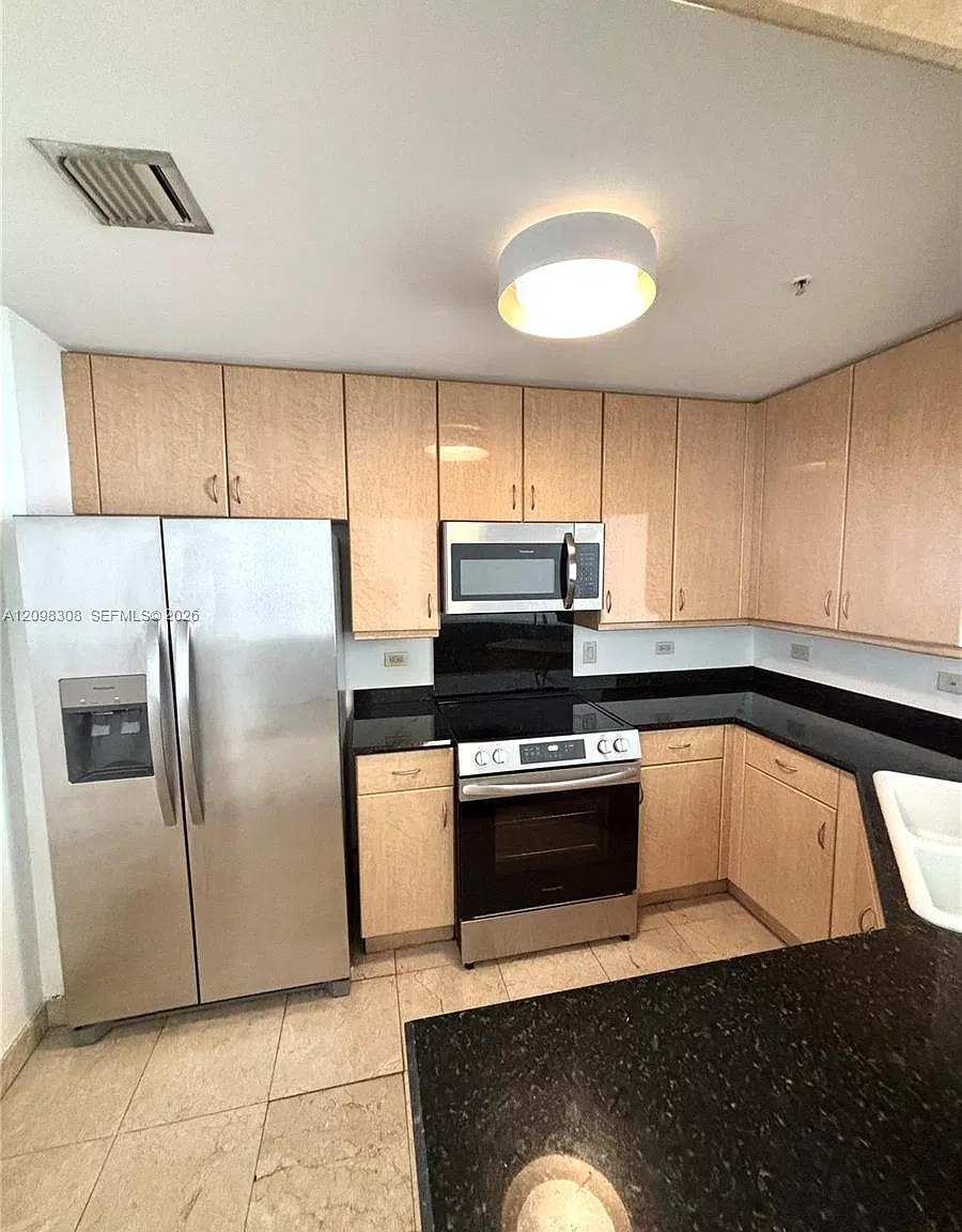 Courts Brickell Key Condo — Photo 4