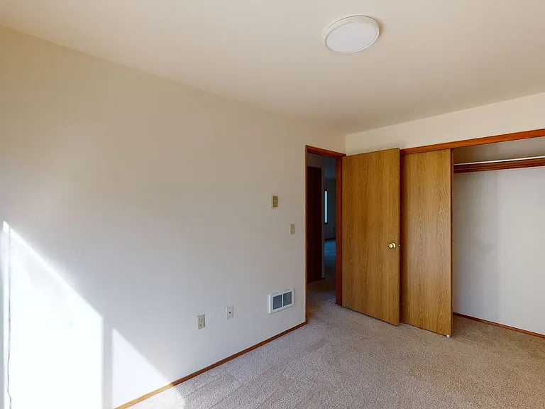 Willow Bay Apartments — Photo 37