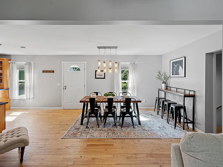 387 Maple Ave — Photo 13