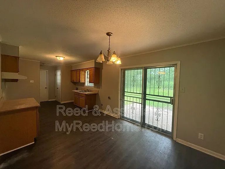 4210 Kerwin Dr — Photo 2