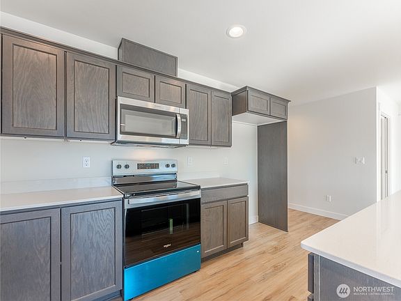 5th image of 2484 Noah Street SE