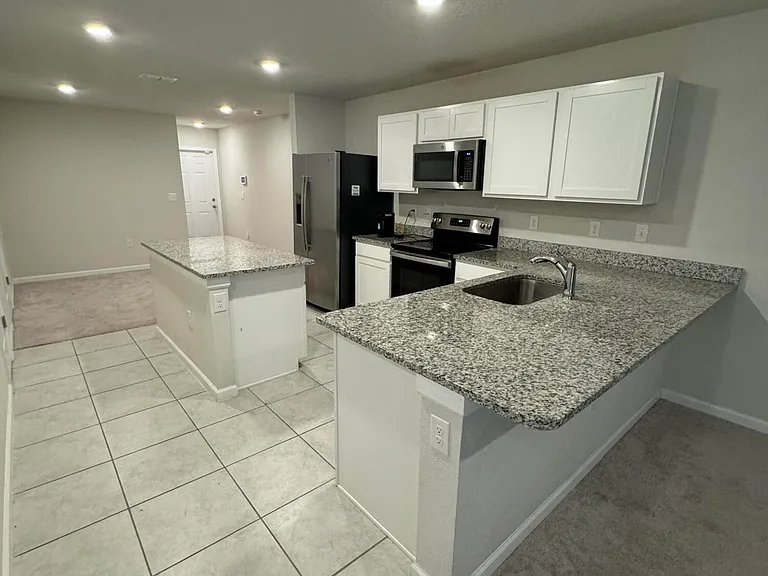 5984 Creekside Crossing Dr — Photo 9